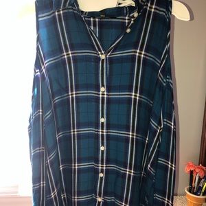 Cutout shoulder flannel